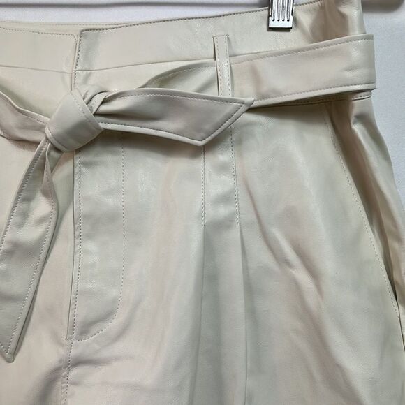 Paige’s Blanka Ecru pleather shorts size 10 NWT flawed - Picture 4 of 15
